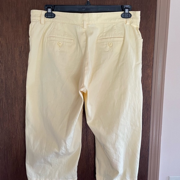 Lee Pale Yellow Capris Size 14 Just Below the Waist - Picture 2 of 5